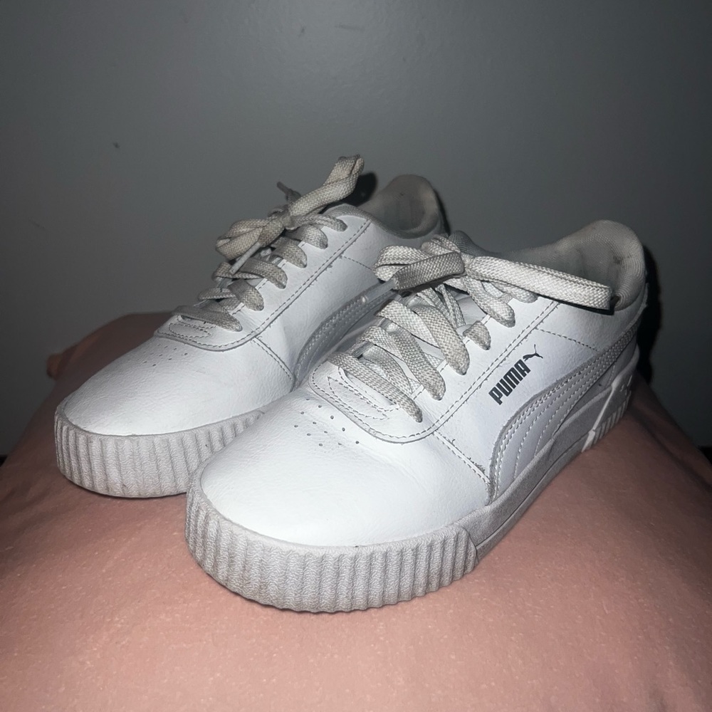 White Puma Carina sneakers!